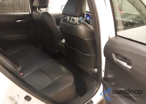 2022 Toyota Corolla Cross Xle z USA, uszkodzony, nr VIN 7MUEAAAG1NV024189